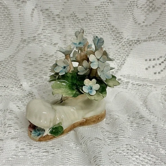 Capodimonte Porcelain Bootie Nuovo Blue Floral | Old Shoe Floral Arrangement - Picture 5 of 16